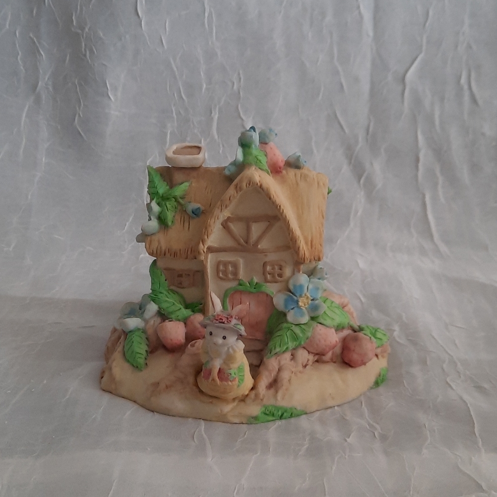 Easter Bunny house EUC